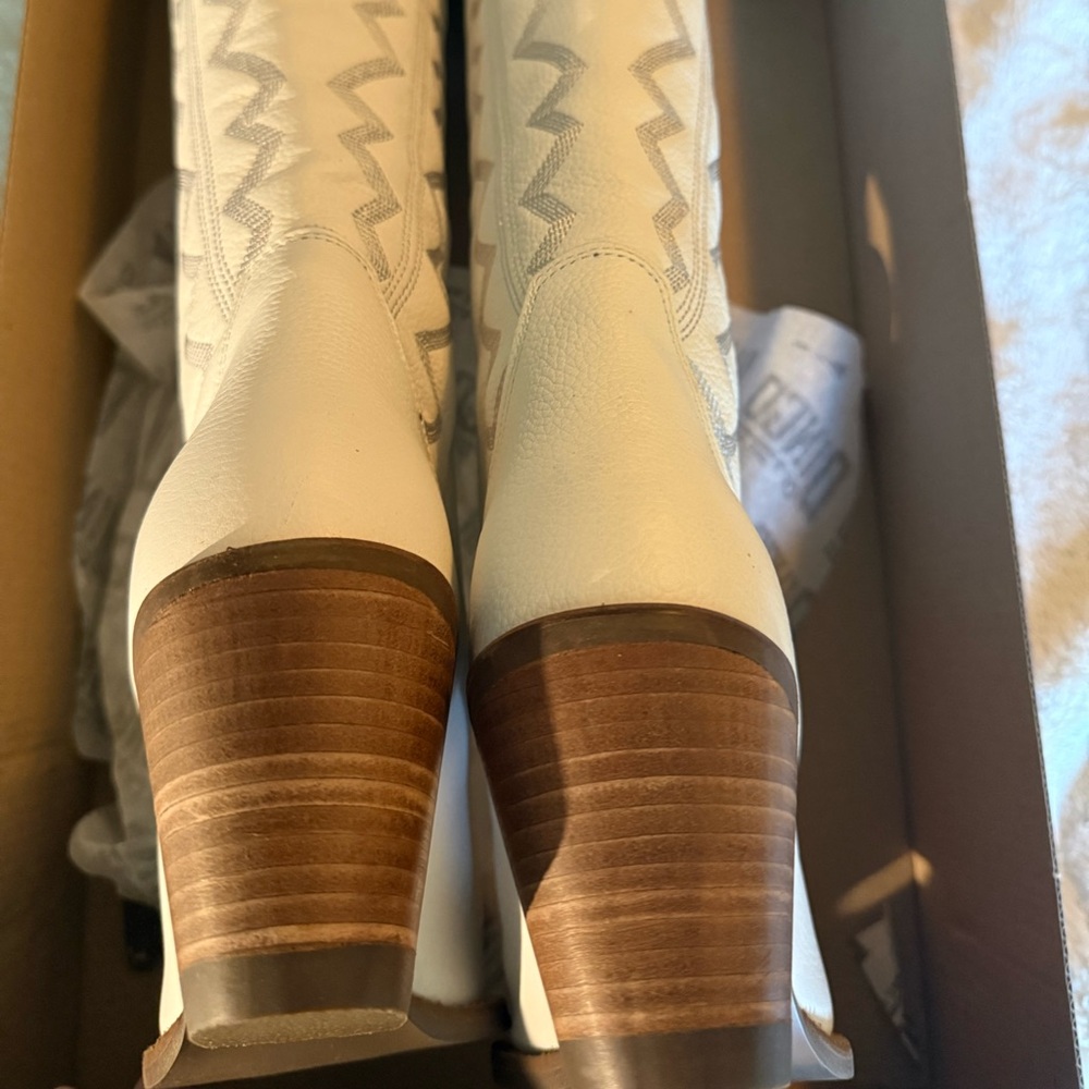 New in Box Dingo 1969 High Cotton Leather Western Cowgirl Boots — White Size 9 - Picture 7 of 16